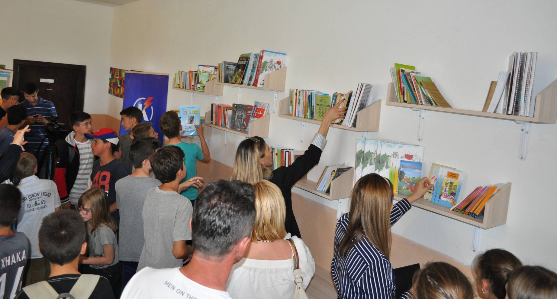 KEDS hapi dy biblioteka për nxënësit e Morinës dhe Reznikut