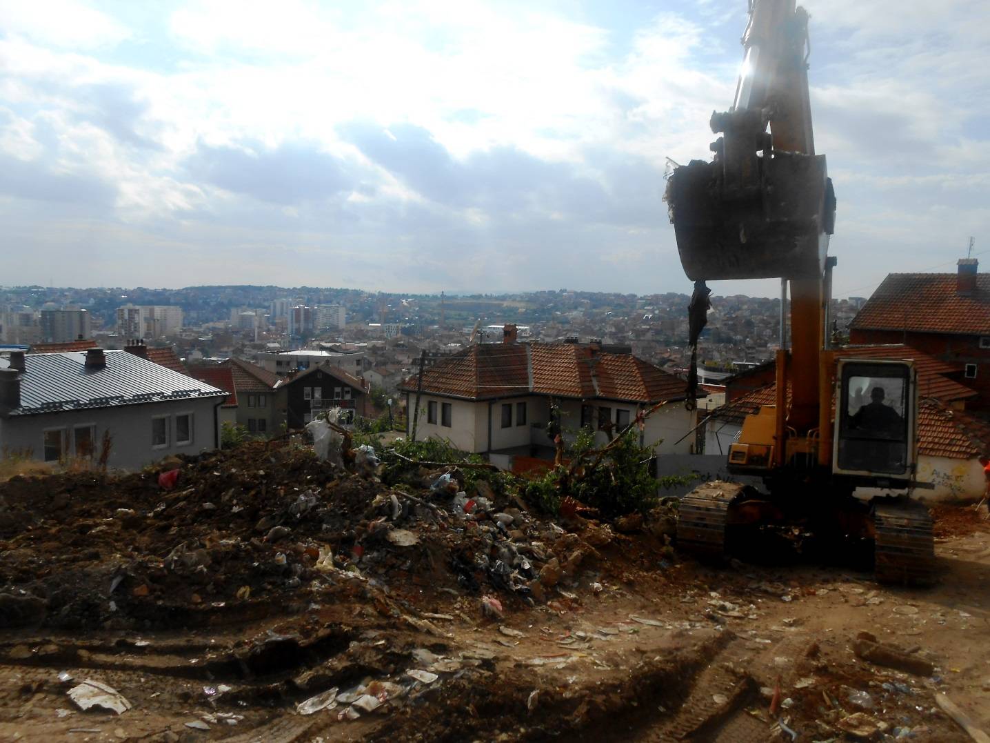 Nga 175 deponi ilegale në Prishtinë, rreth 100 tashmë janë pastruar
