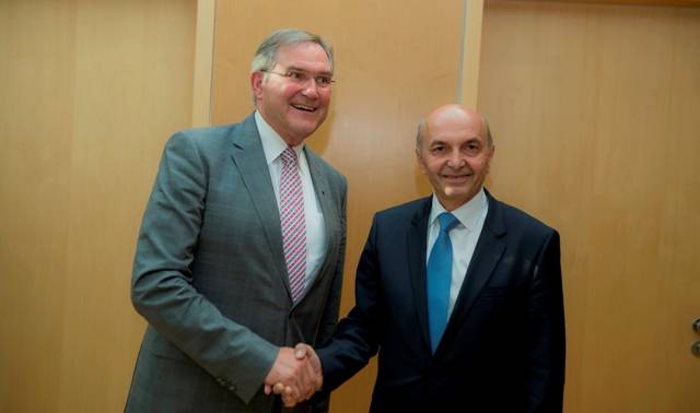Mustafa takohet me përfaqësuesit e CDU/CSU-së në Bundestag