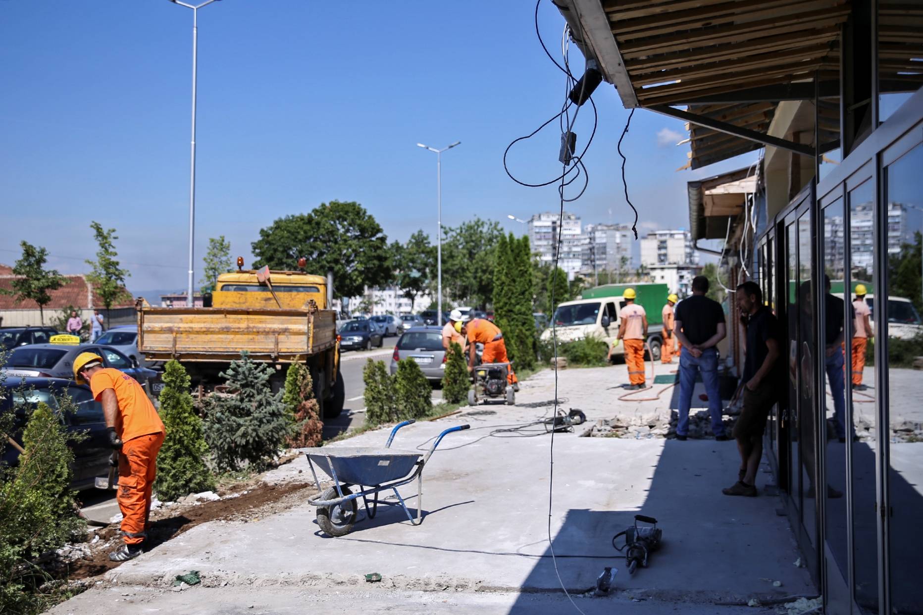 Drejtoria e Inspeksionit liron trotuarin e rrugës 