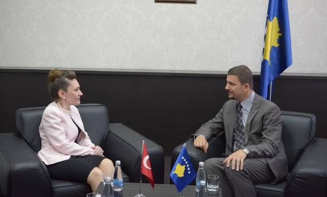 Ambasadorja turke premton përkrahje në rrugën e zhvillimit ekonomik