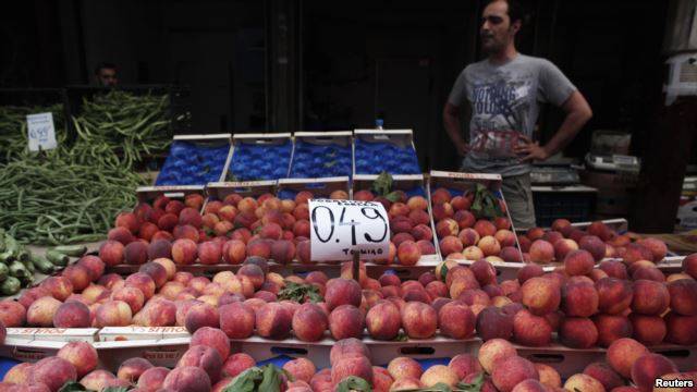 Rusia pezullon importin e ushqimeve nga Perëndimi