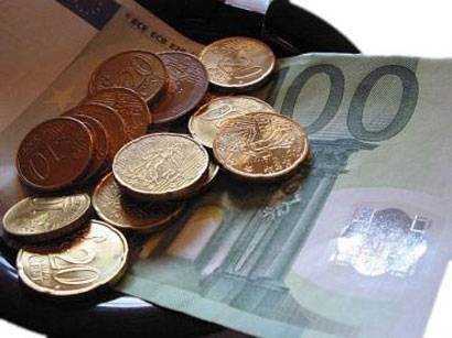 Brukseli kërkon zvogëlim të pagave në sektorin publik