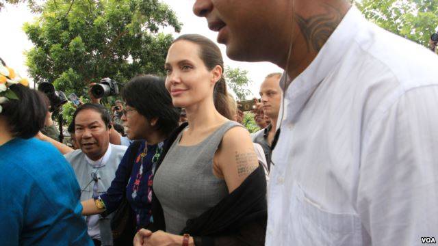Angelina Jolie me mision humanitar në Birmani 