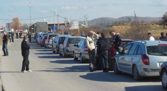 Policia, thirrje qytetarëve të shfrytëzojnë kufirin tek Dheu i Bardhë, Mutivodë, Jarinje