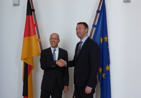 Ministri Abrashi thellon bashkëpunimin me institucionet e punës në Gjermani