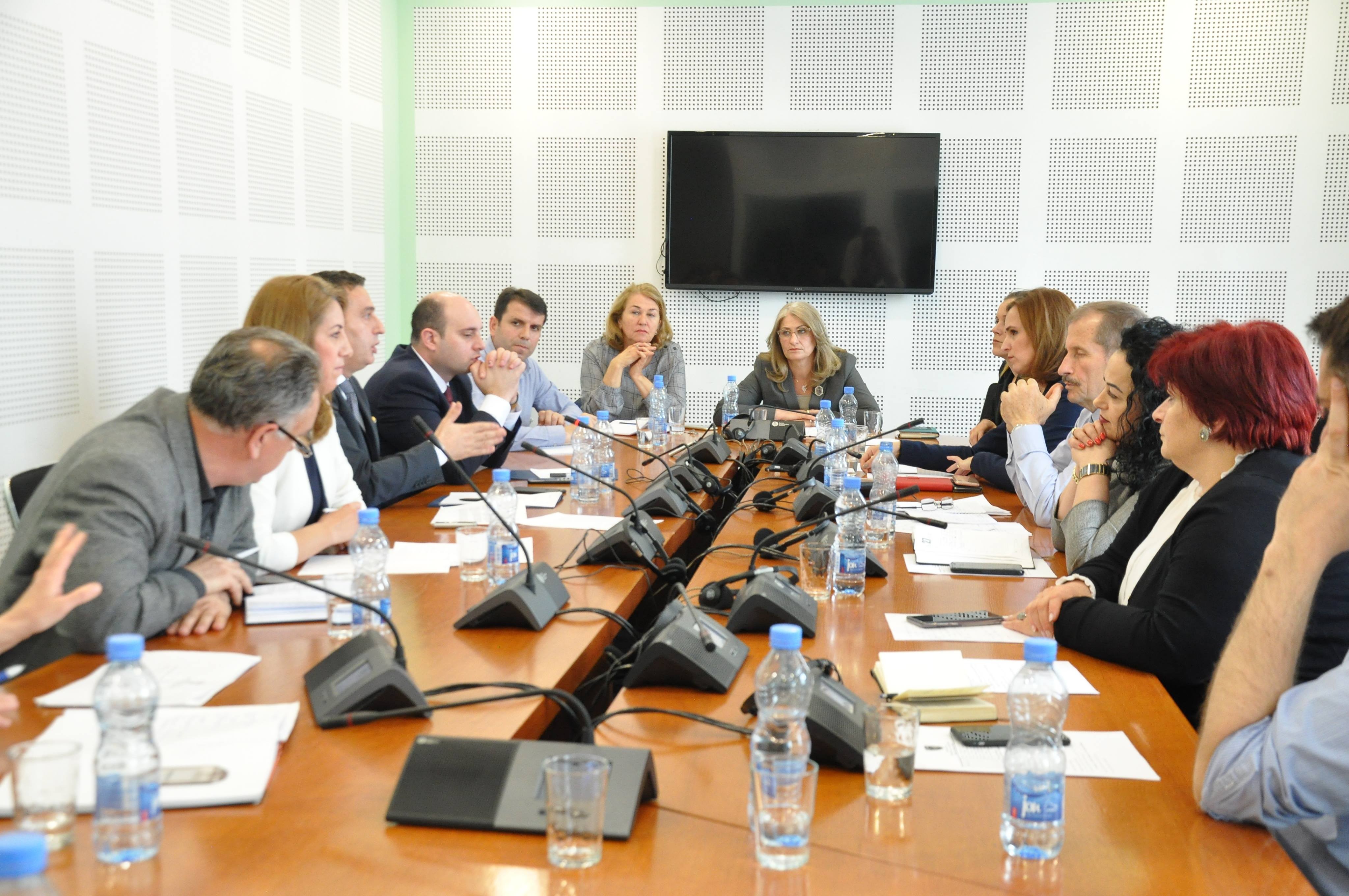 MASHT mbështet qëndrimin unanim të Komisionit Parlamentar për Arsim