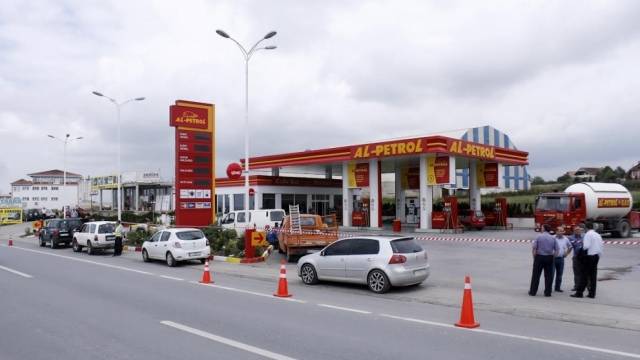  “AL-Petrol”-i dënon punëtorët e vet