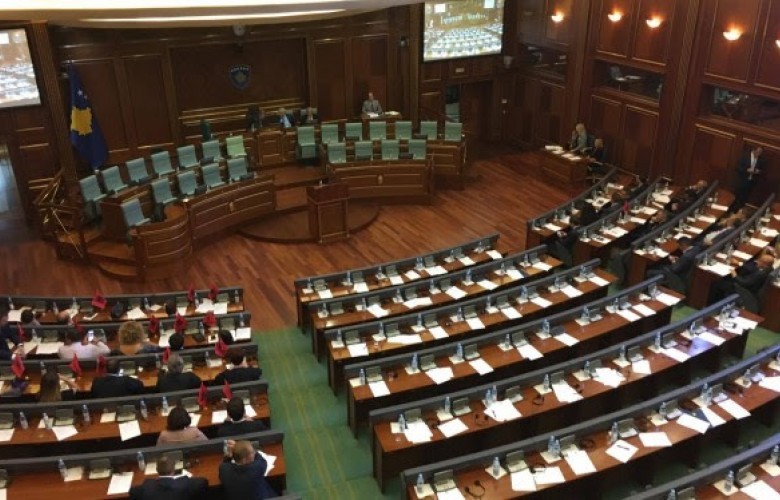 Fillojnë të grumbullohen deputetët për vazhdimin e seancës