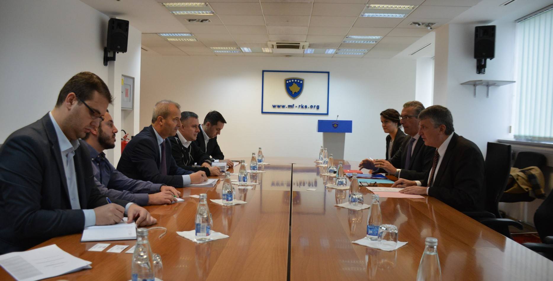 Krasniqi ia dorëzon detyrën ministrit Bedri Hamza