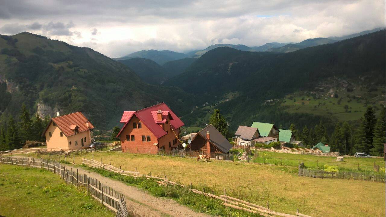 Shqipëria tërheq 3.5 milionë turistë në vit, Kosova ofron vende për tu vizituar në çdo stinë 