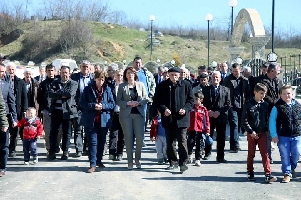 Presidentja Jahjaga vizitoi Krushën e Madhe dhe Rahovecin