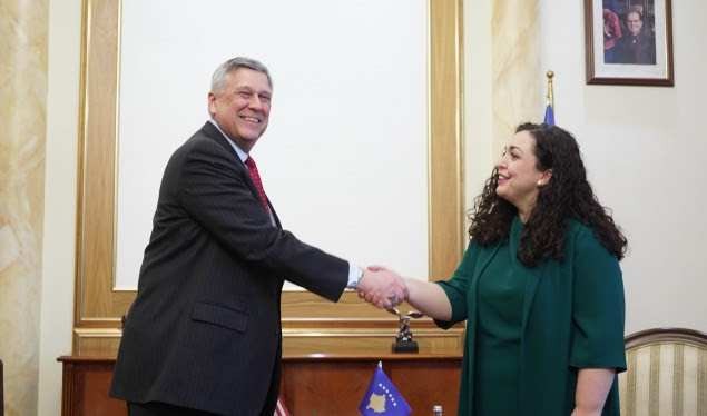 Kosnett uron Osmanin: SHBA-ja dhe Kosova në partneritet të ngushtë