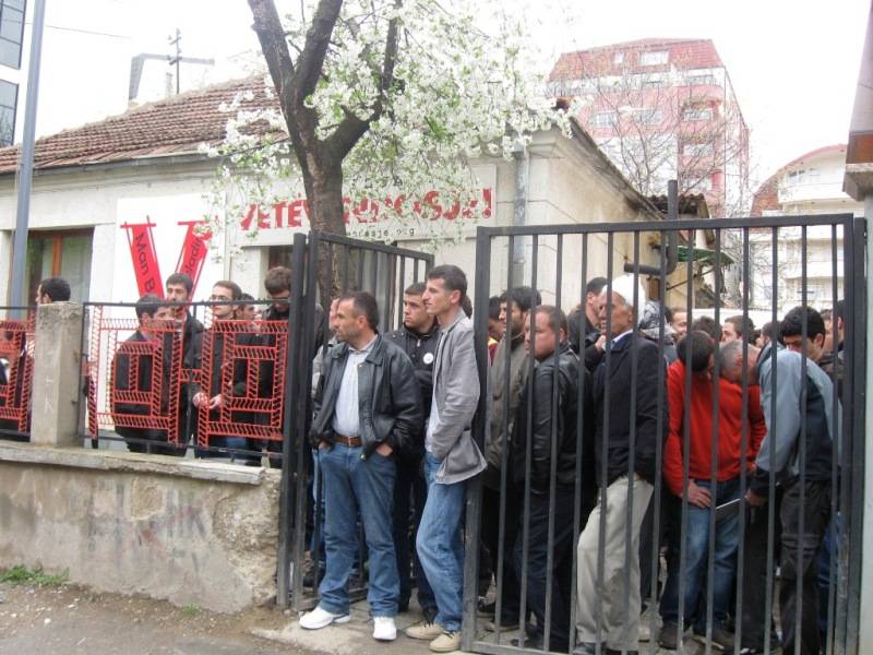 Profesorët e Universitetit të Prishtinës s'respektojnë oraret