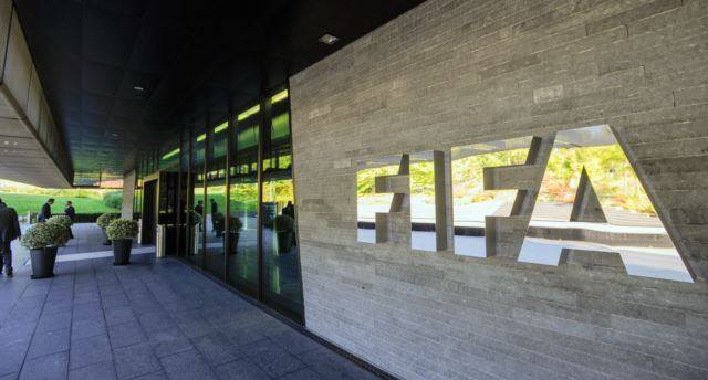 FIFA pezullon Blatterin, Platininë dhe Valcken