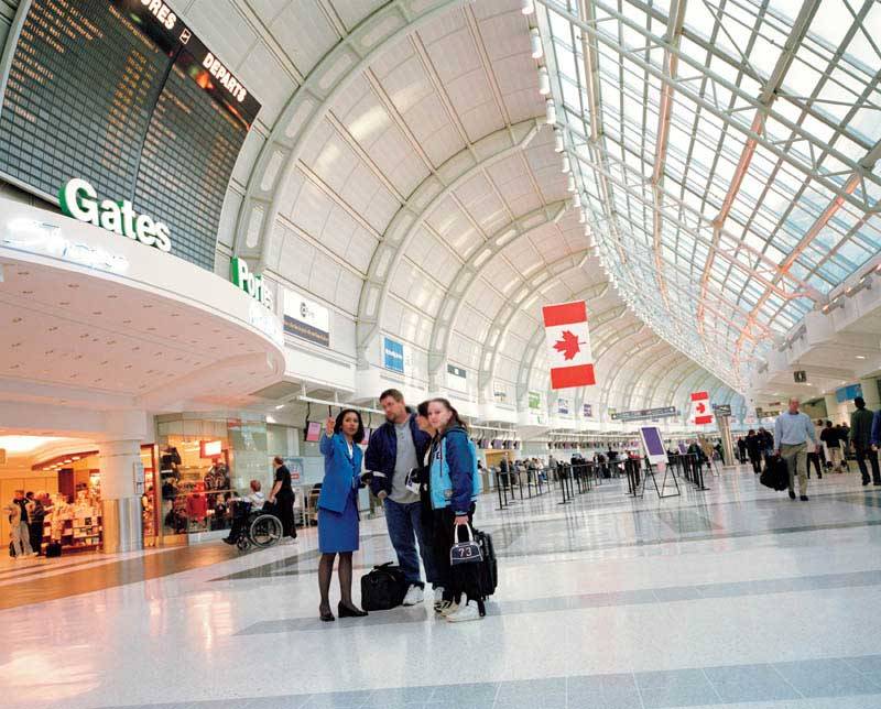 Grevë në aeroportin e Torontos pezulloi fluturimin e 200 avionëve.