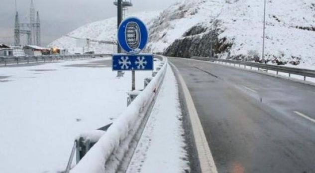 Policia apelon tek drejtuesit e automjeteve të shtojnë vigjilencën