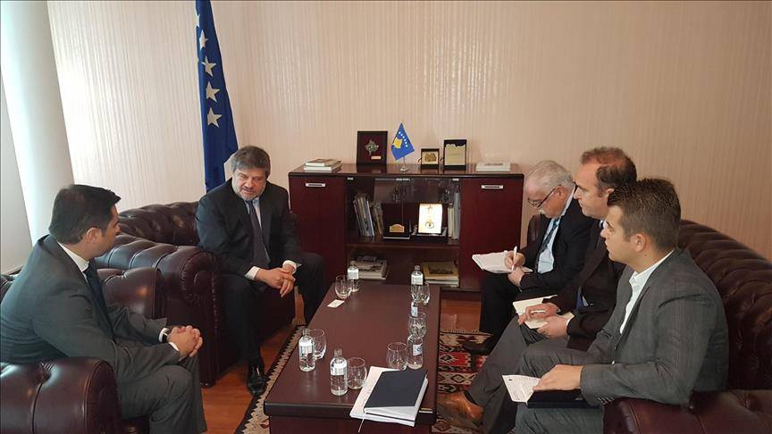 Kuqi takoi ambasadorin e Republikës së Kosovës, Ylber Hysa