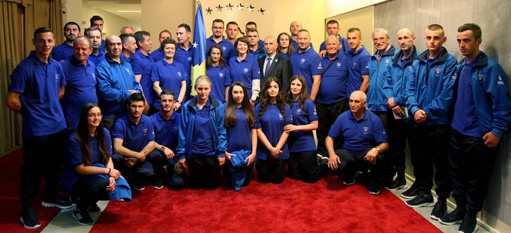 Jahjaga i dorëzoi flamurin e Kosovës Komitetit Olimpik të Kosovës