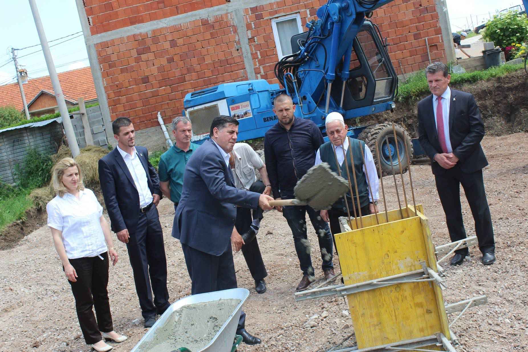 Gjilani me donatorët vunë gurthemelin shtëpinë e Veli Aliut
