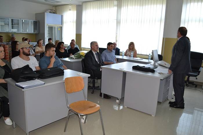 Diplomon gjenerata e parë e studentëve të Fakultetit të Edukimit 