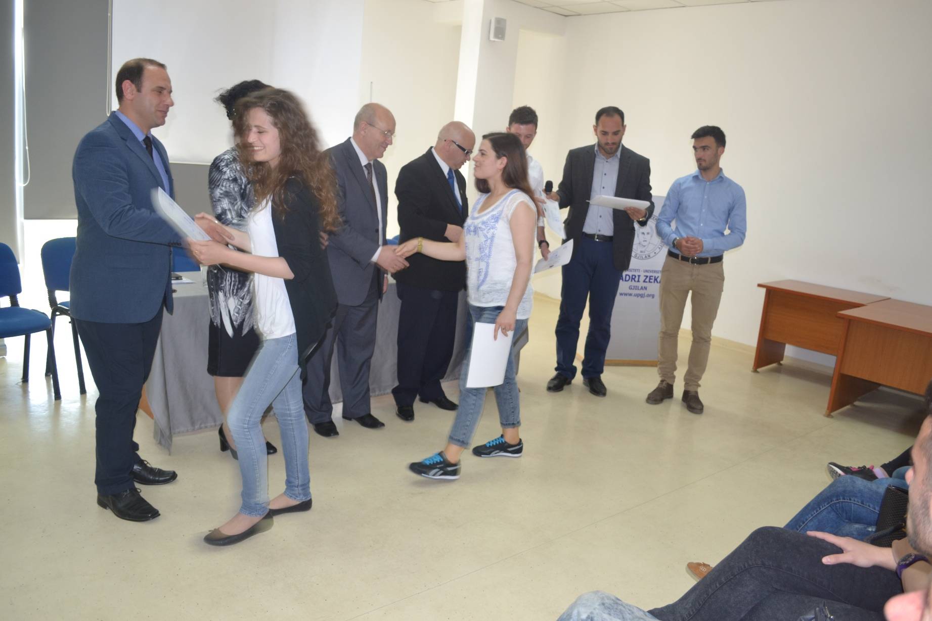 Ndahen certifikata për studentët e Universitetit Kadri Zeka