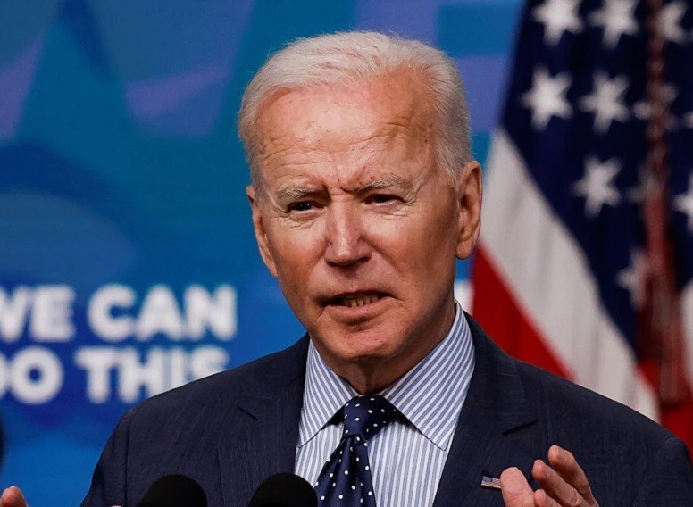 Biden paralajmëron Putinin për sanksione të forta nëse sulmon Ukrainën 