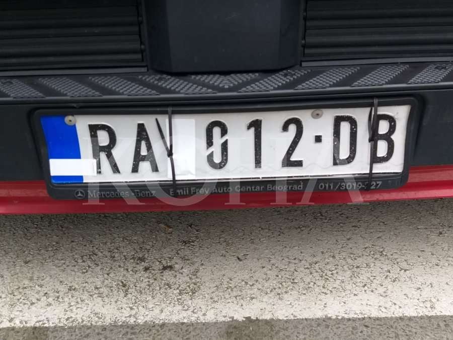 Vazhdon zbatimi i marrëveshjes për targa, lëshohen 6,365 stikersa