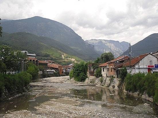 Rregullohet shtrati i lumit Toplluha në Therandë