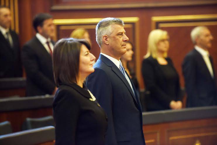 Presidenti Hashim Thaçi jep betimin para deputetëve