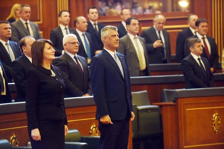 Presidenti Hashim Thaçi jep betimin para deputetëve