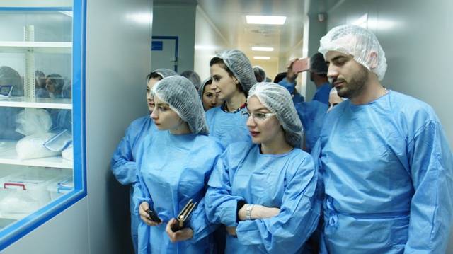 Studentët shqiptarë të farmacistë, të mahnitur me  fabrikën Trepharm