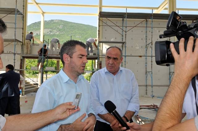 Ministri Shala vizitoi Deçanin dhe Istogun