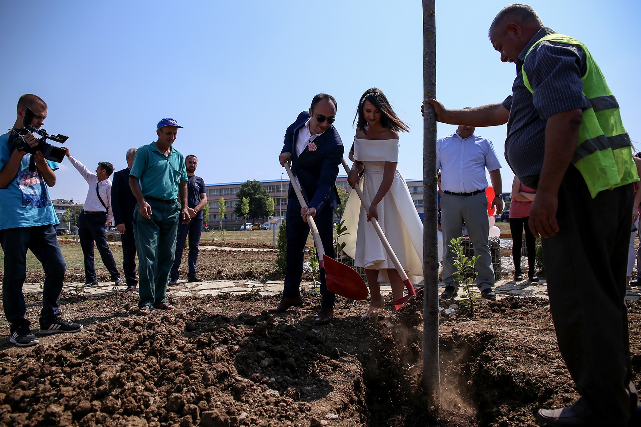 Inaugurohet Parku i të Martuarve