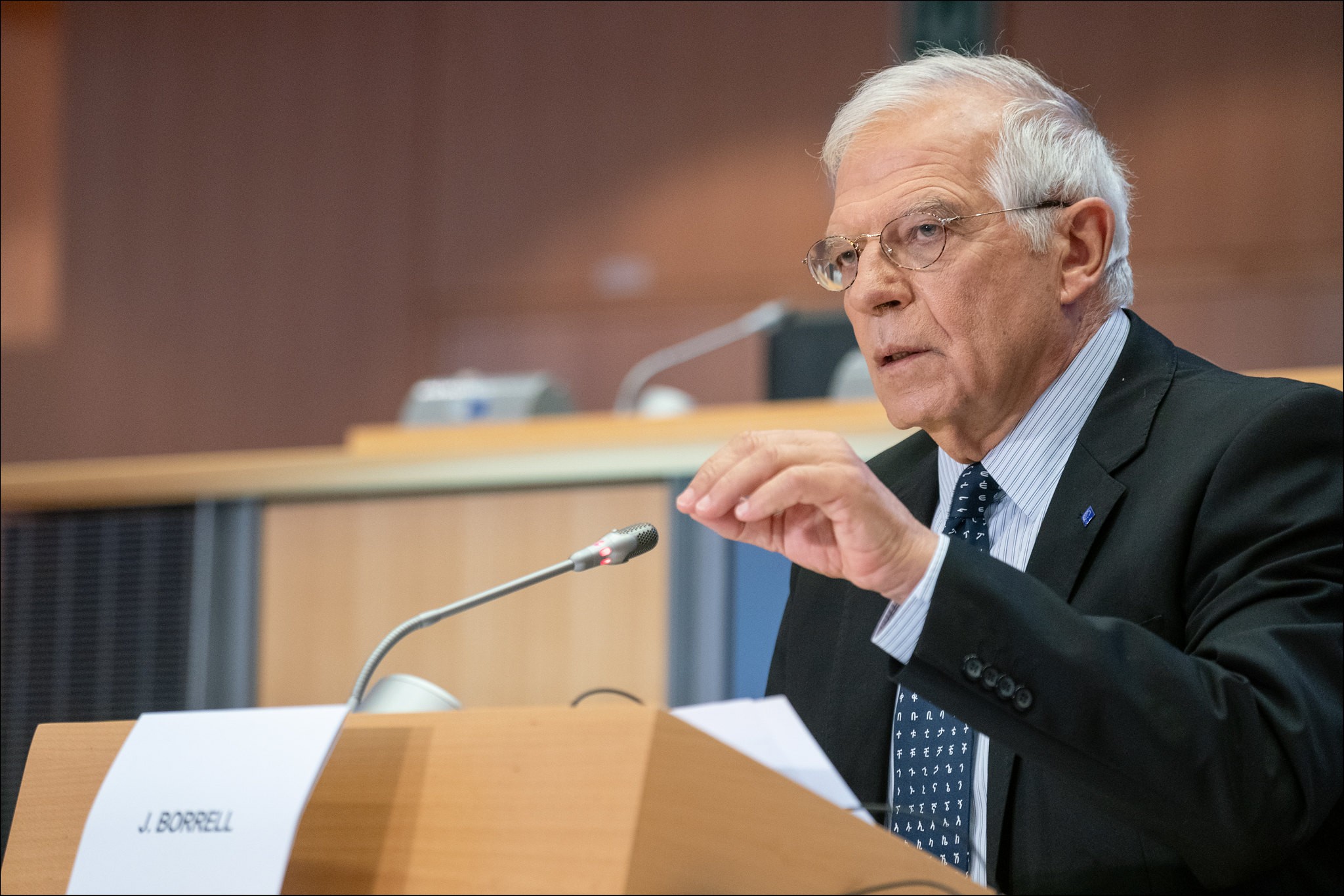 Borrell paralajmëron bisedime për dy tema të vështira 