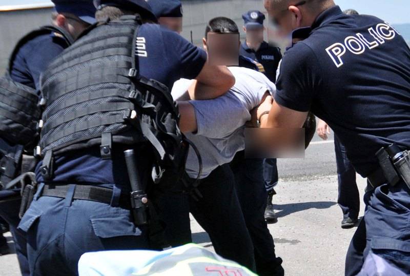 Arrestohen dy të dyshuar se kanë dashur tu bashkohen esktremistëve