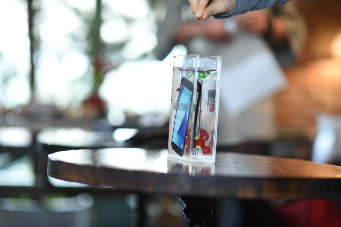 Samsung prezantoi Serinë e re të telefonave Galaxy A në Prishtinë