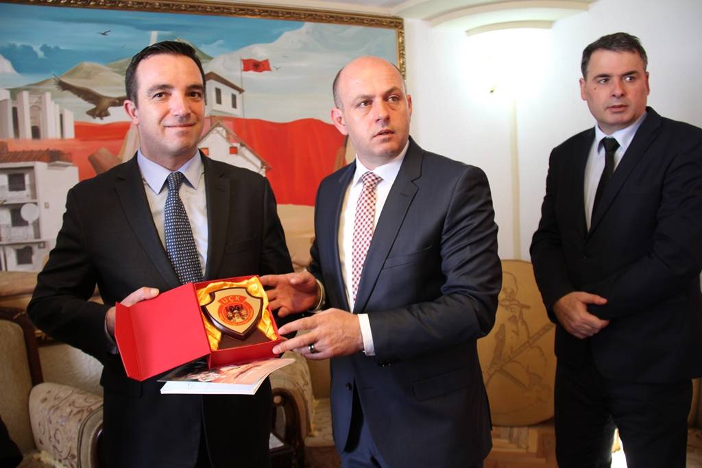 Ministri i Mbrojtjes së Kroacisë vizitojë Prekazin
