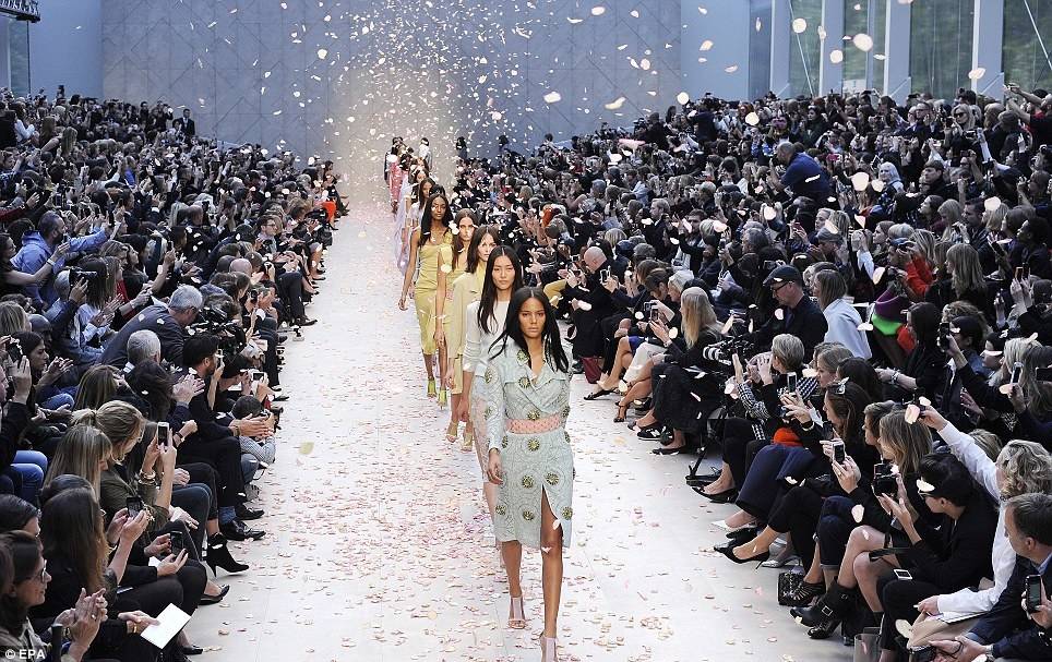 Merrni 50 euro falas dhe tregtoni me aksionet e Burberry