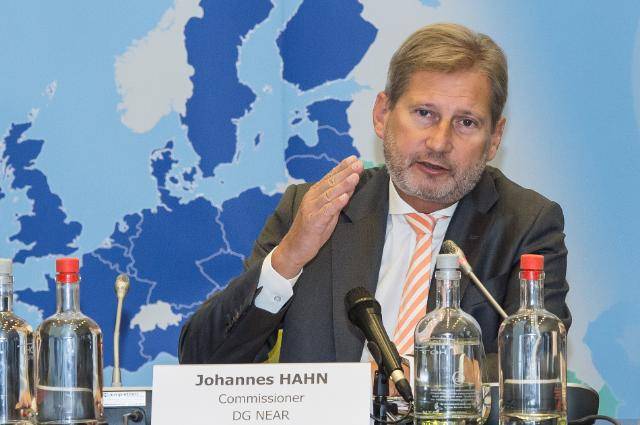 Hahn kërkon që BE të hapë negociatat me Shqipërinë dhe Maqedoninë 