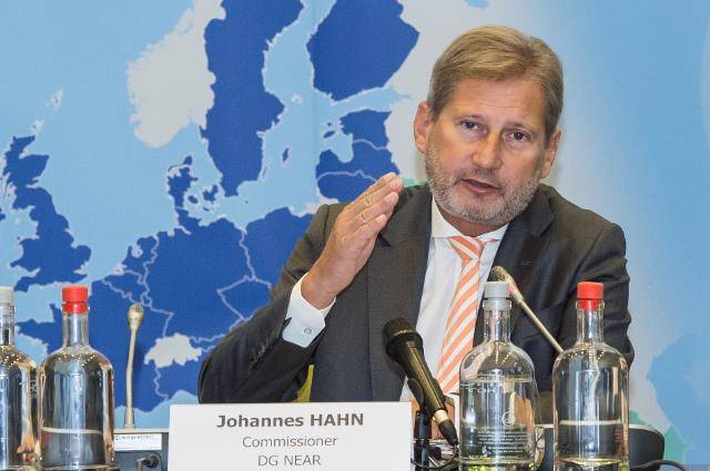 Johannes Hahn sot do ta vizitojë Kosovën