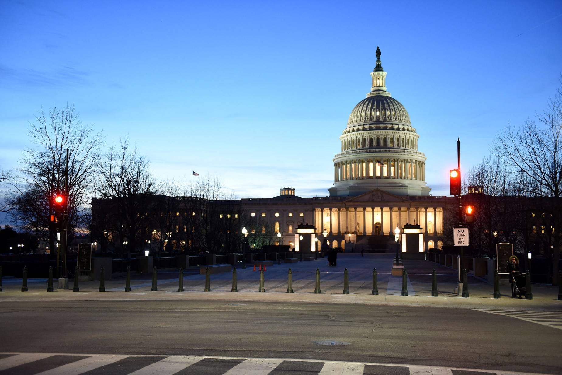 Senati amerikan voton për rritjen e tavanit të borxhit