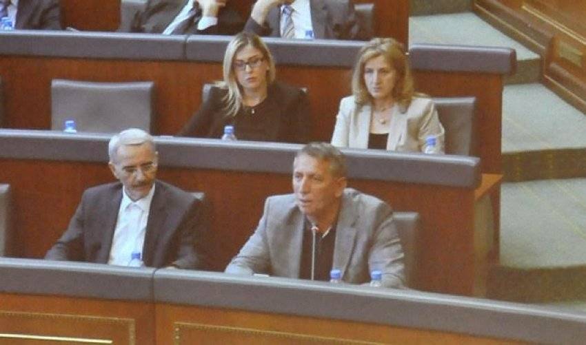 Quni: Do të jem deputet derisa te sheh Veselin dhe Thaçin prapa grilave