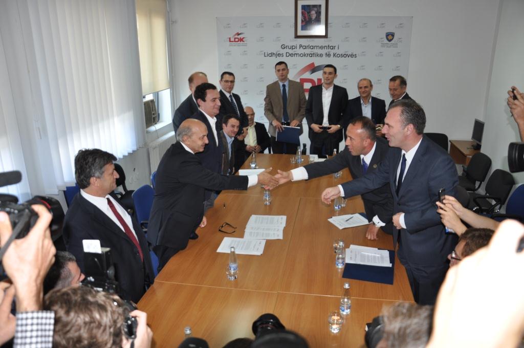 Vetëvendosje! do të organizojë tryezën për zgjedhjet me partitë politike