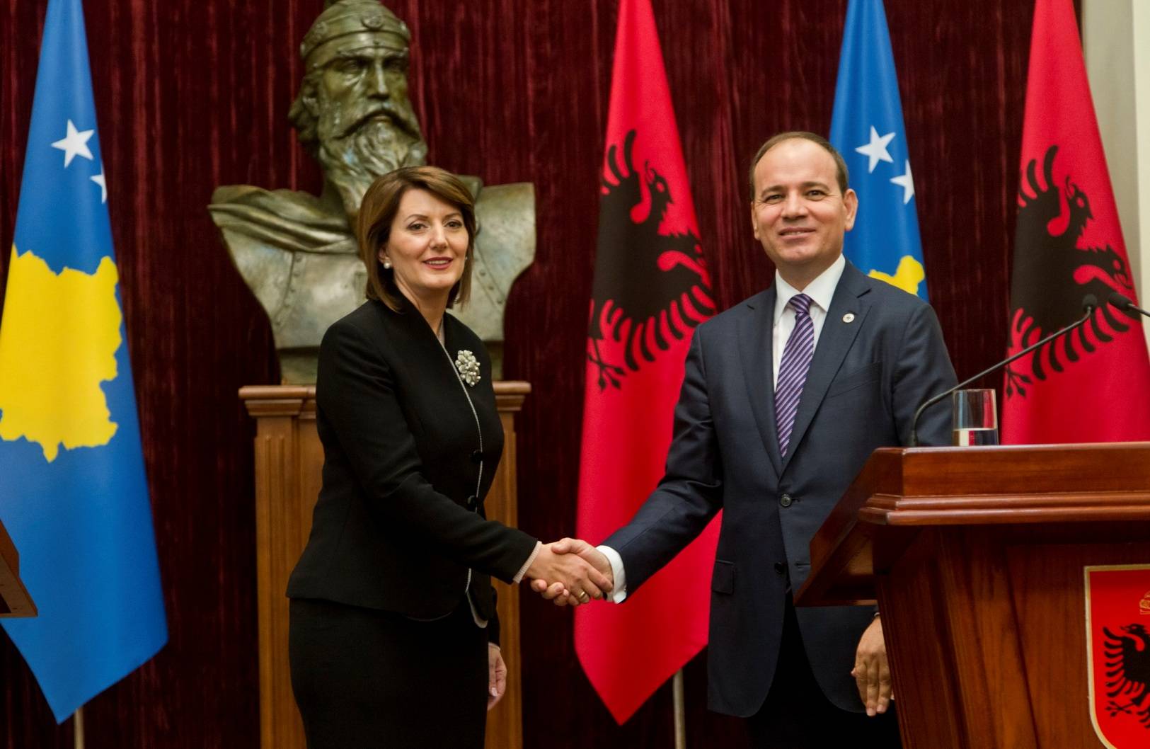 Jahjaga e Nishani biseduan për thellimin e bashkëpunimit