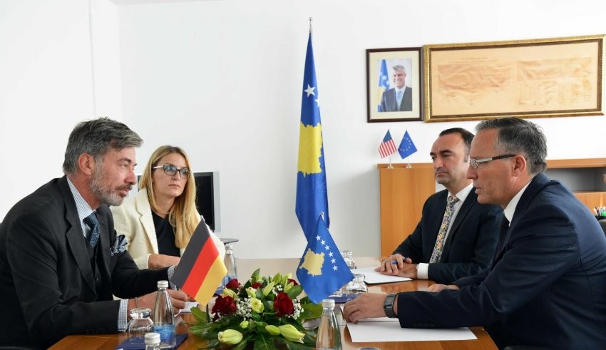 Kosova e Gjermania nënshkruajnë marrëveshje në vlerë prej 12.9 milionë euro