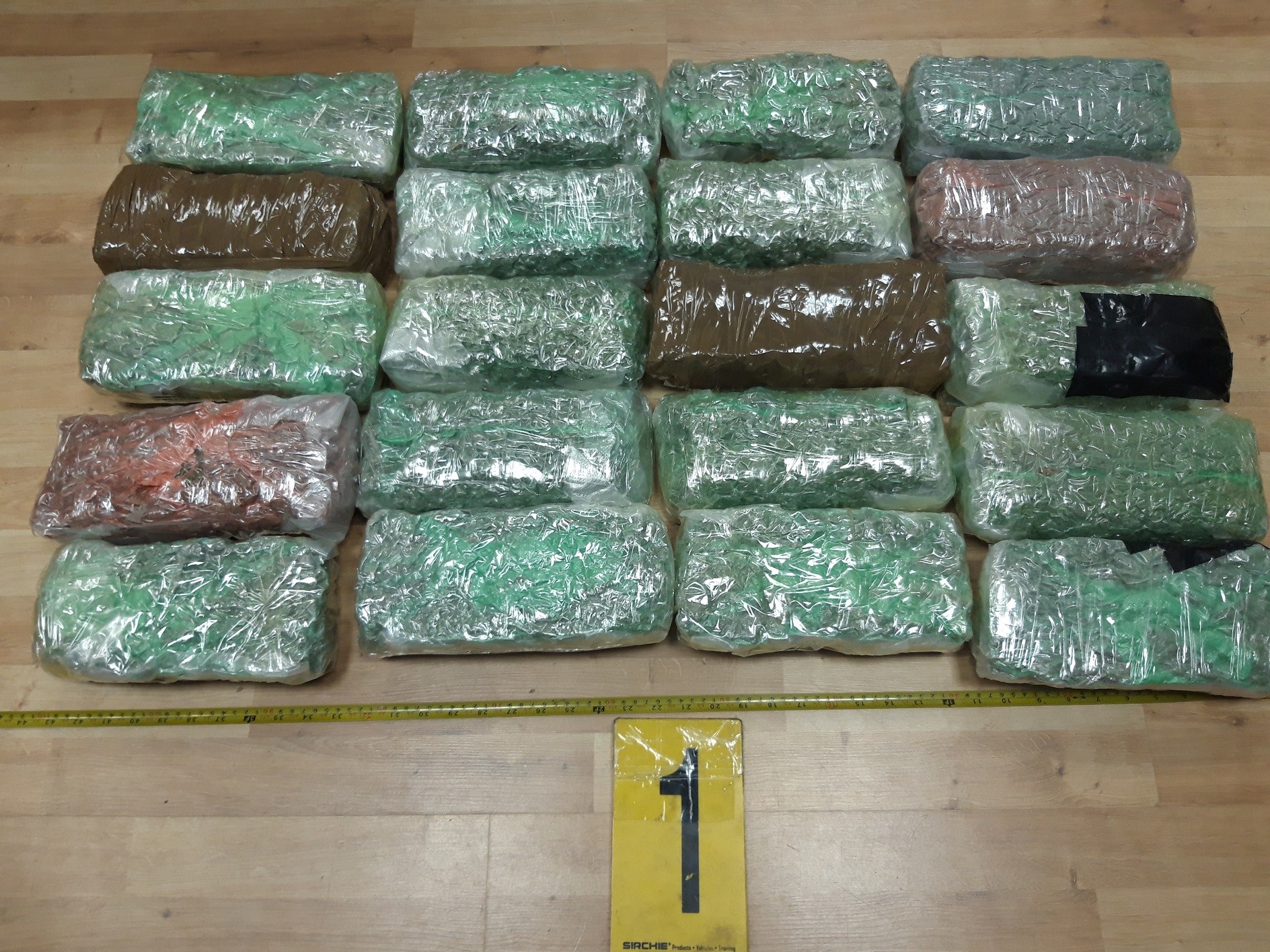 Policia arreston pesë të dyshuar dhe konfiskon mbi 10 kg marihuanë