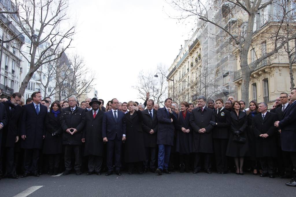 Jahjaga mori pjesë në marshin e madh në Paris