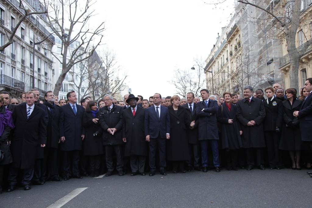 Jahjaga e Thaçi në marshin paqësor në Paris