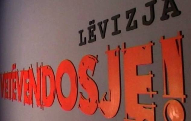 Sulmohen zyret e Lëvizjes Vetëvendosje! në Pejë